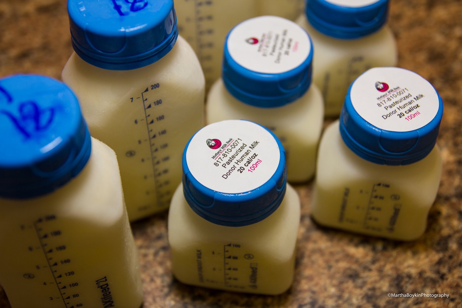 100mL and 200mL bottles of pasteurized donor human milk