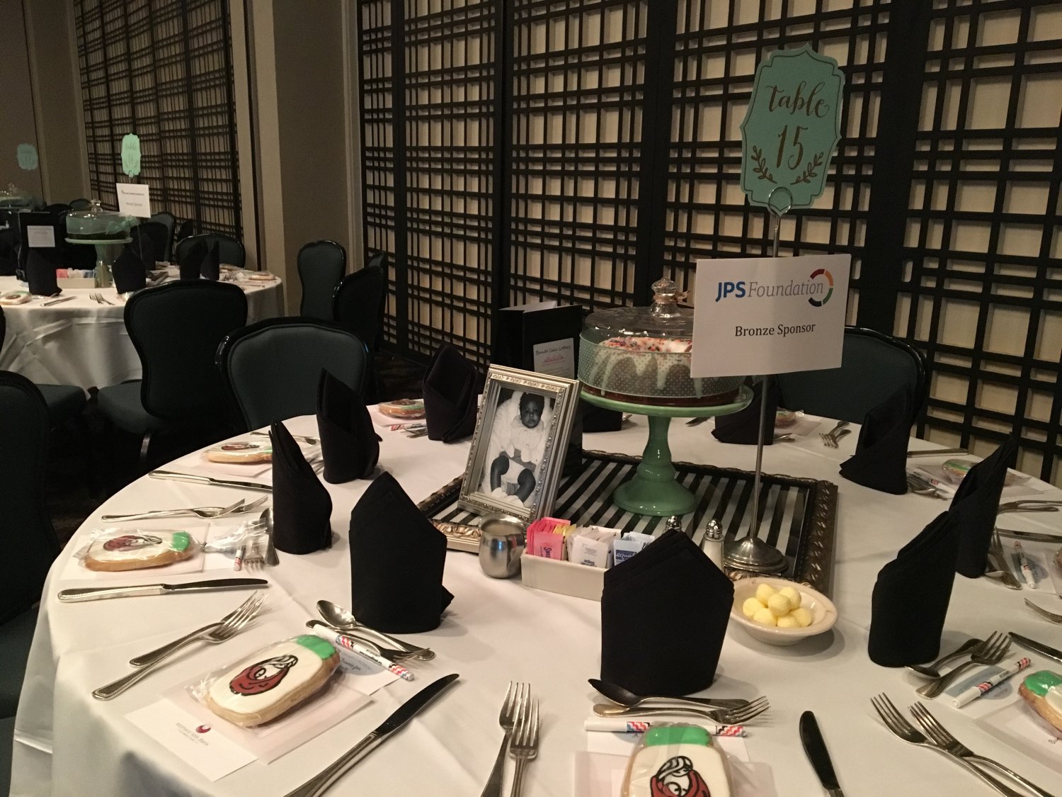 Table setting for 10 at country club event