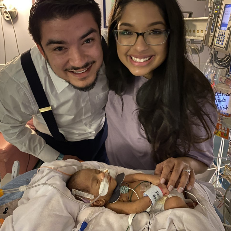 Alyssa, her husband, and Noah in the NICU